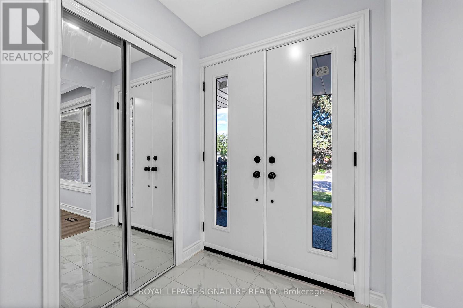 3263 Morning Star Drive, Mississauga, Ontario  L4T 1X6 - Photo 4 - W13476628