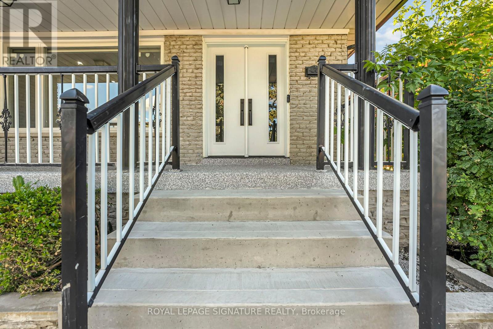 3263 Morning Star Drive, Mississauga, Ontario  L4T 1X6 - Photo 2 - W13476628