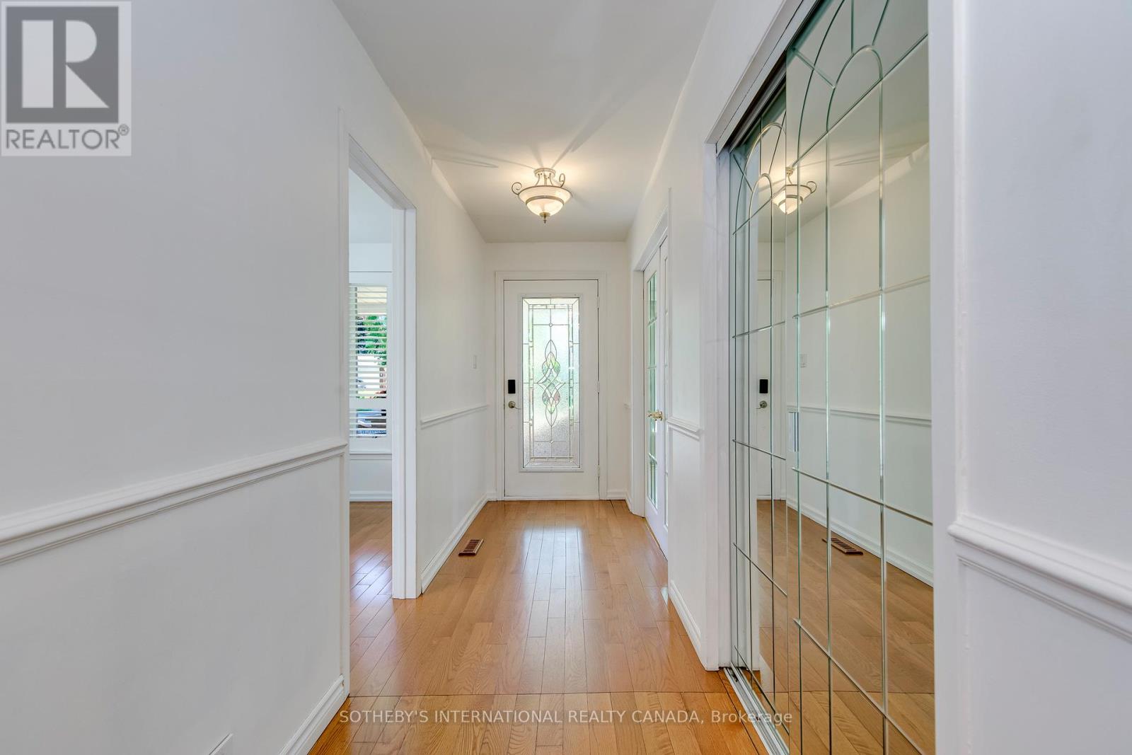 1272 Falgarwood Drive, Oakville, Ontario  L6H 2L6 - Photo 4 - W13476650