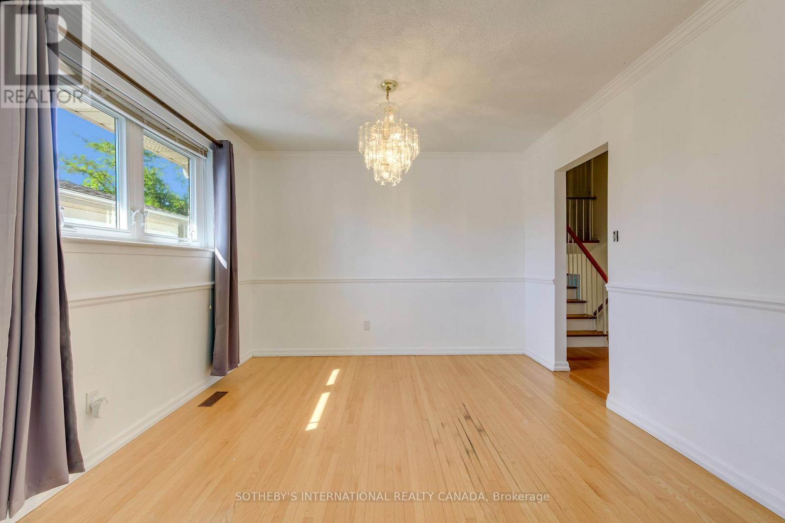 1272 Falgarwood Drive, Oakville, Ontario  L6H 2L6 - Photo 8 - W13476650