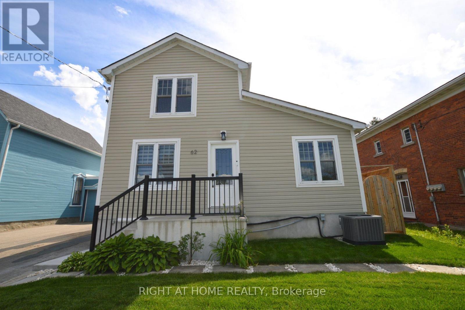 62 Charles Street, Milton, Ontario  L9T 2G7 - Photo 2 - W13476840