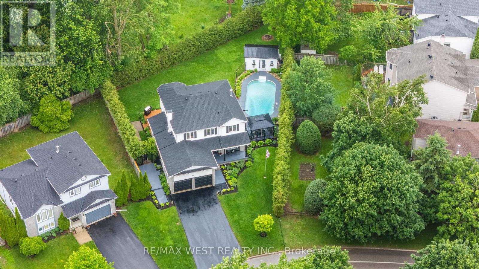 203 ELIZABETH CRESCENT, Centre Wellington, Ontario