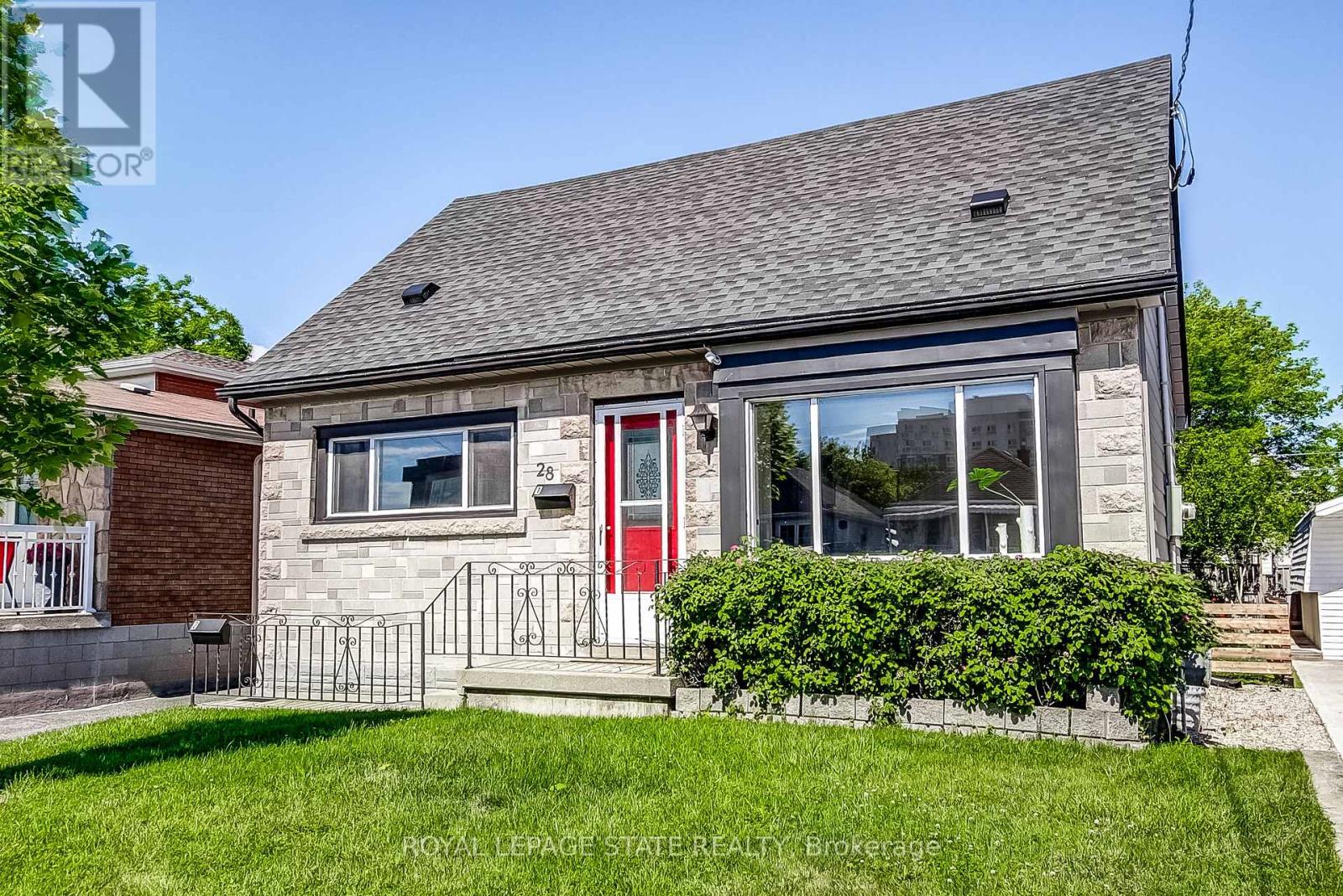 28 Delena Avenue S, Hamilton, Ontario  L8H 1B6 - Photo 2 - X13475958