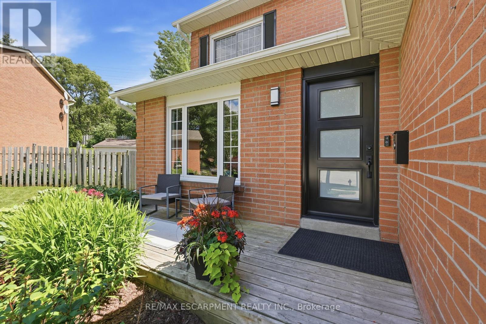 53 Glaceport Avenue, Hamilton, Ontario  L9H 7E2 - Photo 3 - X13476394