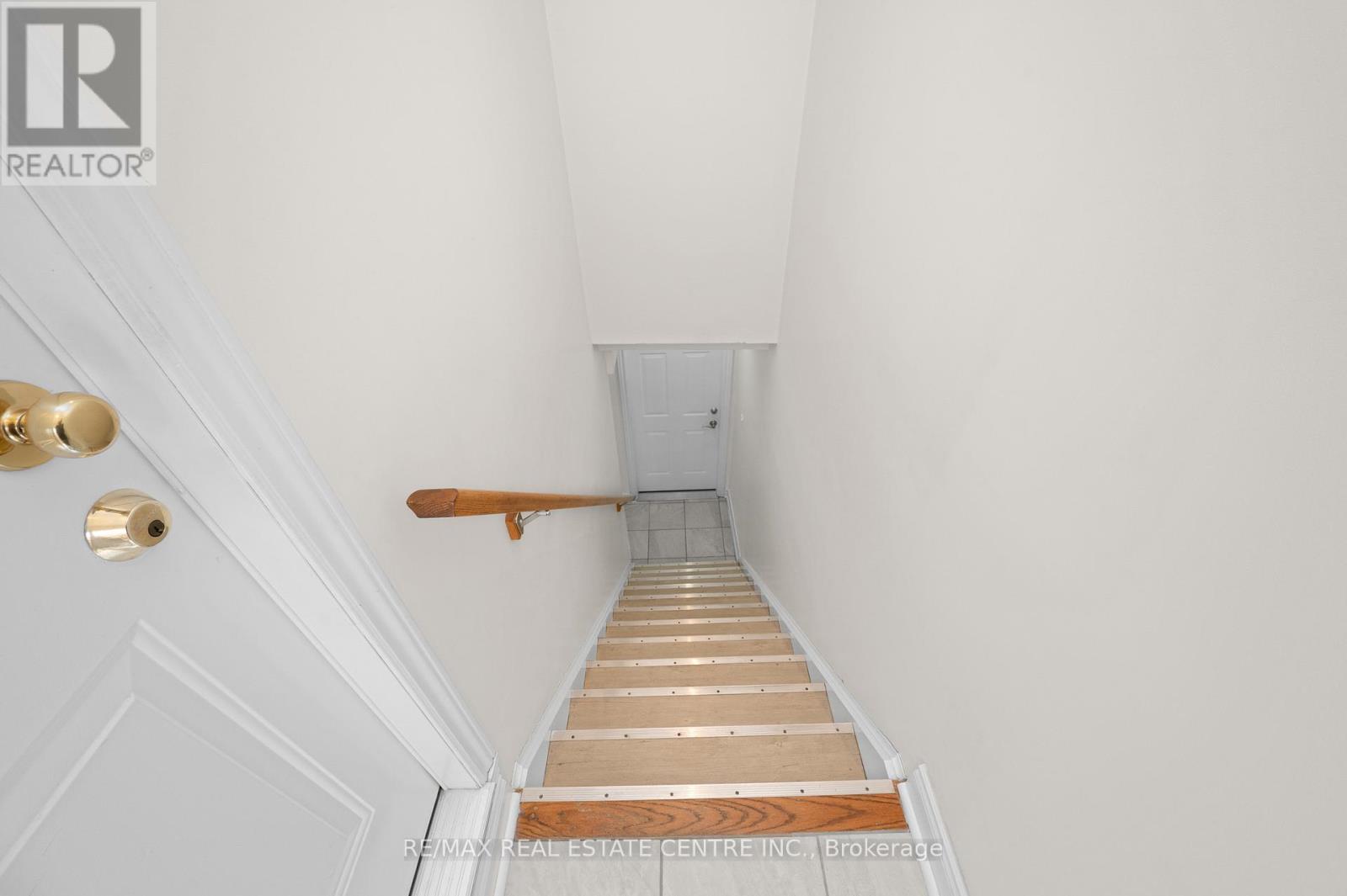 26 Phillipo Drive, Hamilton, Ontario  L9B 2P6 - Photo 3 - X13476556