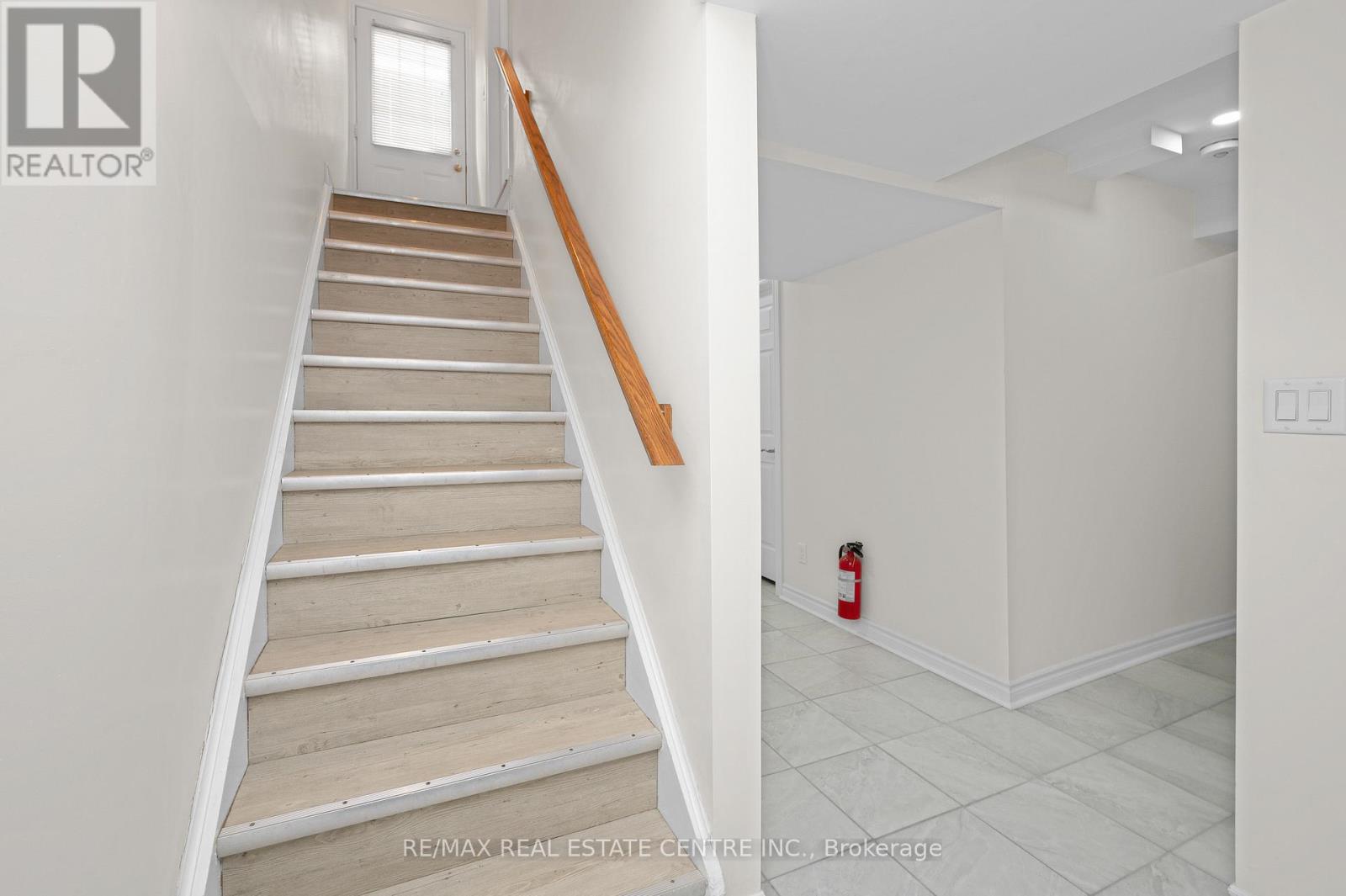 26 Phillipo Drive, Hamilton, Ontario  L9B 2P6 - Photo 5 - X13476556