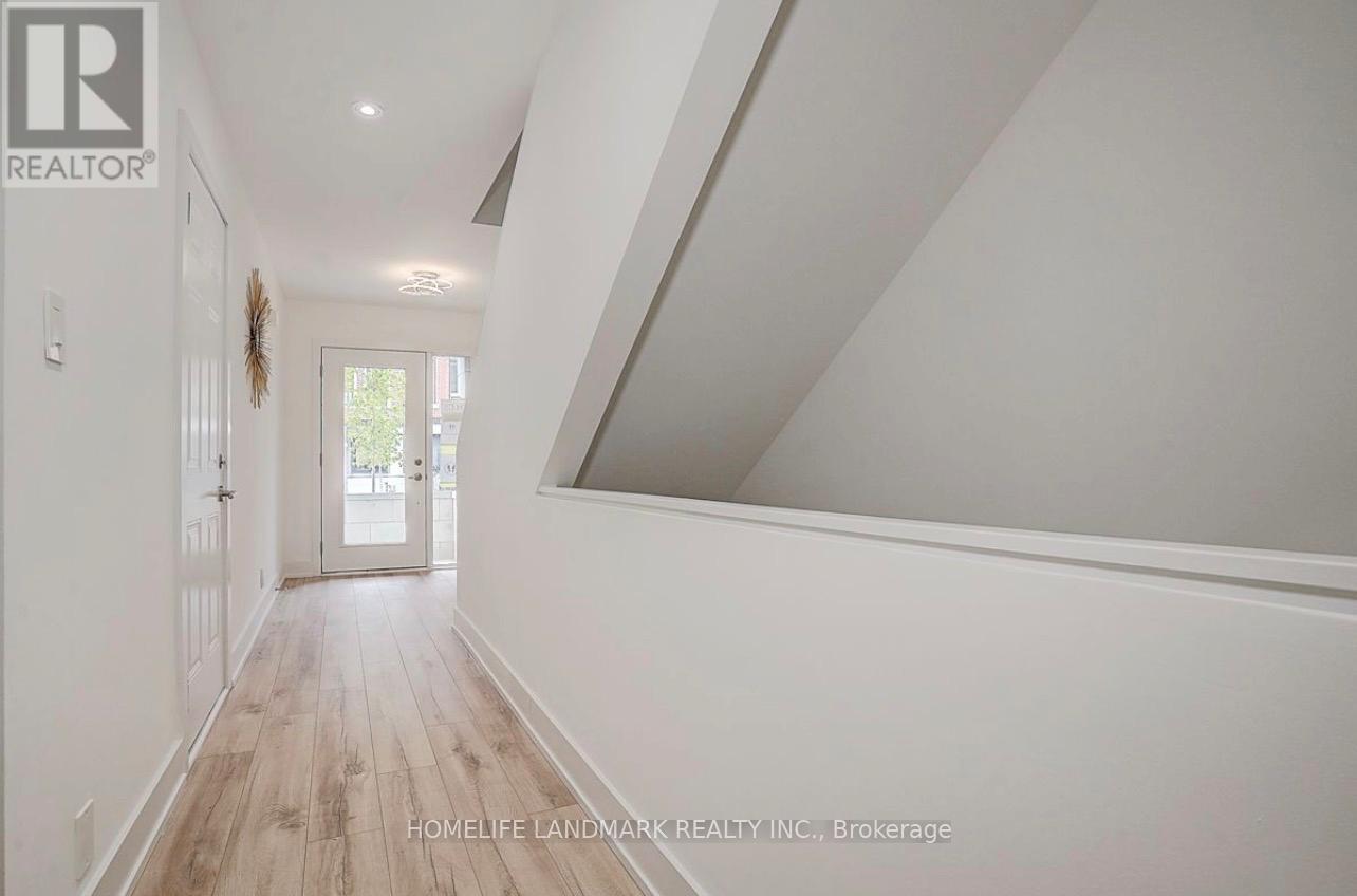 29 Chestnut Court, Aurora, Ontario  L4G 4A4 - Photo 4 - N13476558