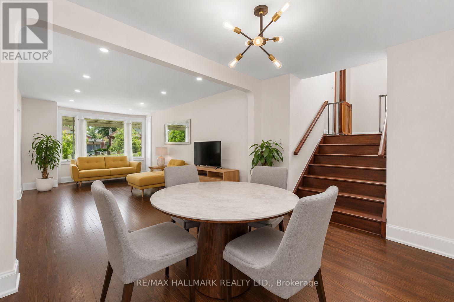 8 Davies Crescent, Toronto, Ontario  M4J 2X5 - Photo 4 - E13464572