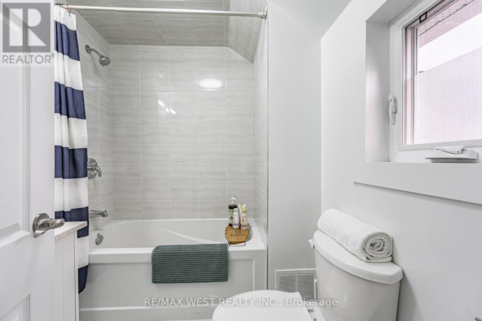 132 Twenty Second Street, Toronto, Ontario  M8V 3M4 - Photo 5 - W13476996