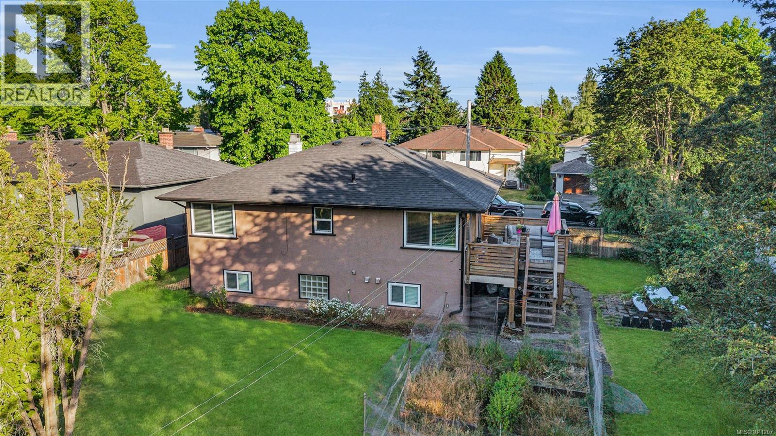 1650 Chandler Ave, Victoria, British Columbia  V8S 1N6 - Photo 8 - 1041207