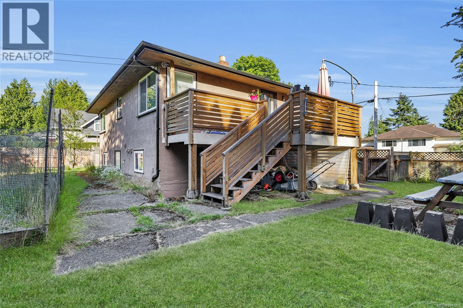 1650 Chandler Ave, Victoria, British Columbia  V8S 1N6 - Photo 9 - 1041207