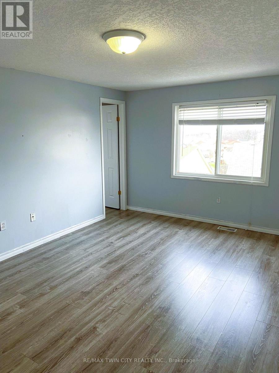Upper - 490 Activa Avenue, Kitchener, Ontario  N2E 4C1 - Photo 11 - X13476908