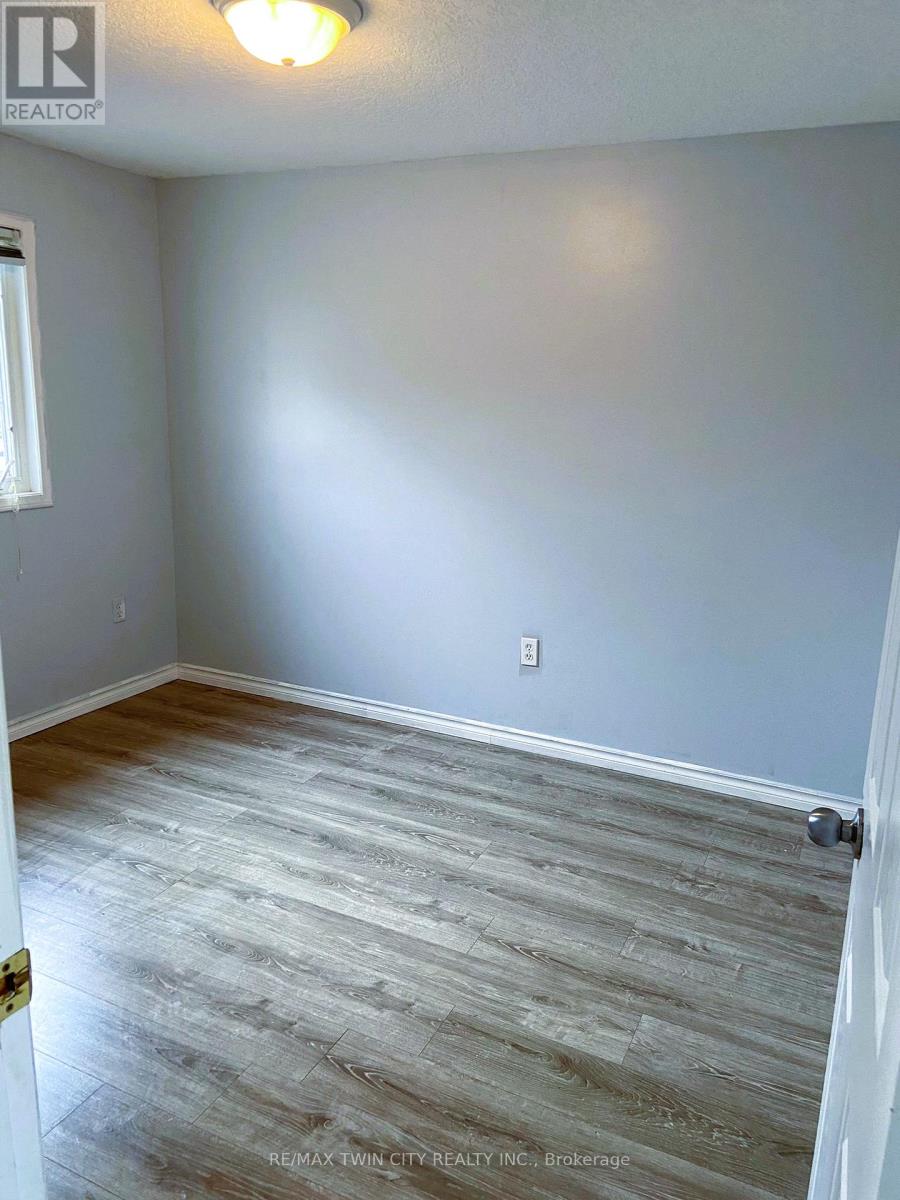 Upper - 490 Activa Avenue, Kitchener, Ontario  N2E 4C1 - Photo 14 - X13476908