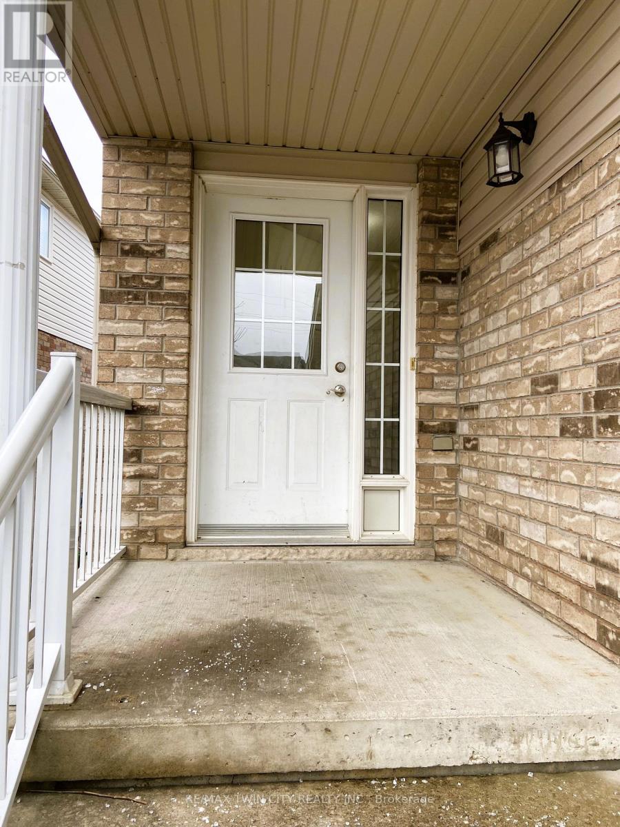 Upper - 490 Activa Avenue, Kitchener, Ontario  N2E 4C1 - Photo 2 - X13476908