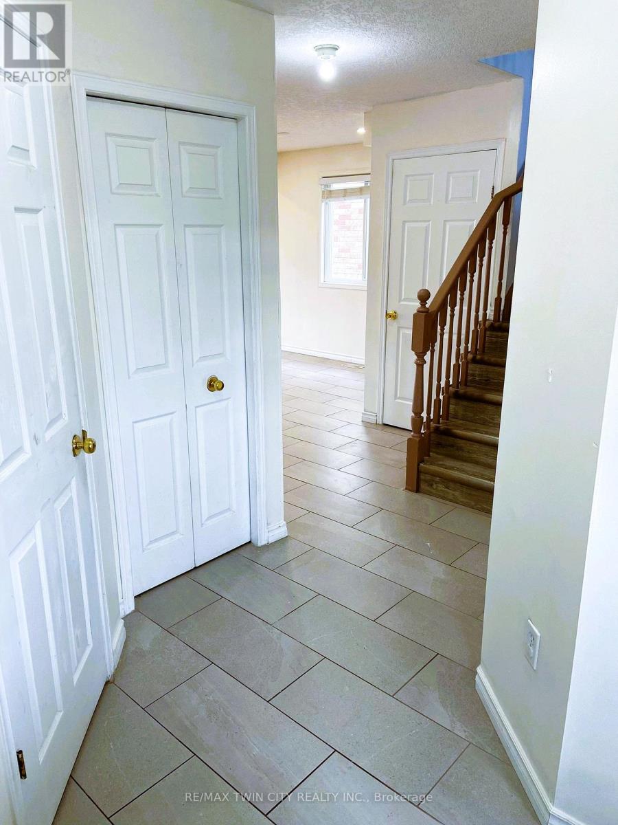 Upper - 490 Activa Avenue, Kitchener, Ontario  N2E 4C1 - Photo 3 - X13476908