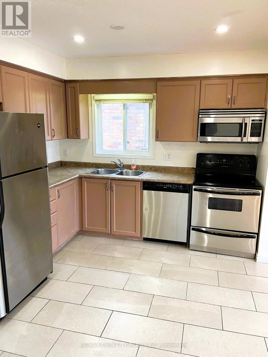 Upper - 490 Activa Avenue, Kitchener, Ontario  N2E 4C1 - Photo 4 - X13476908
