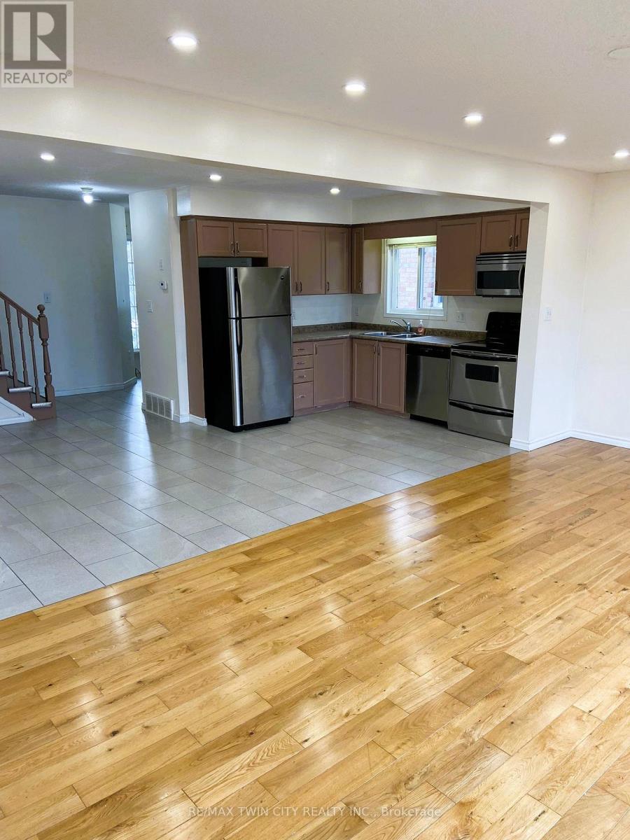 Upper - 490 Activa Avenue, Kitchener, Ontario  N2E 4C1 - Photo 5 - X13476908