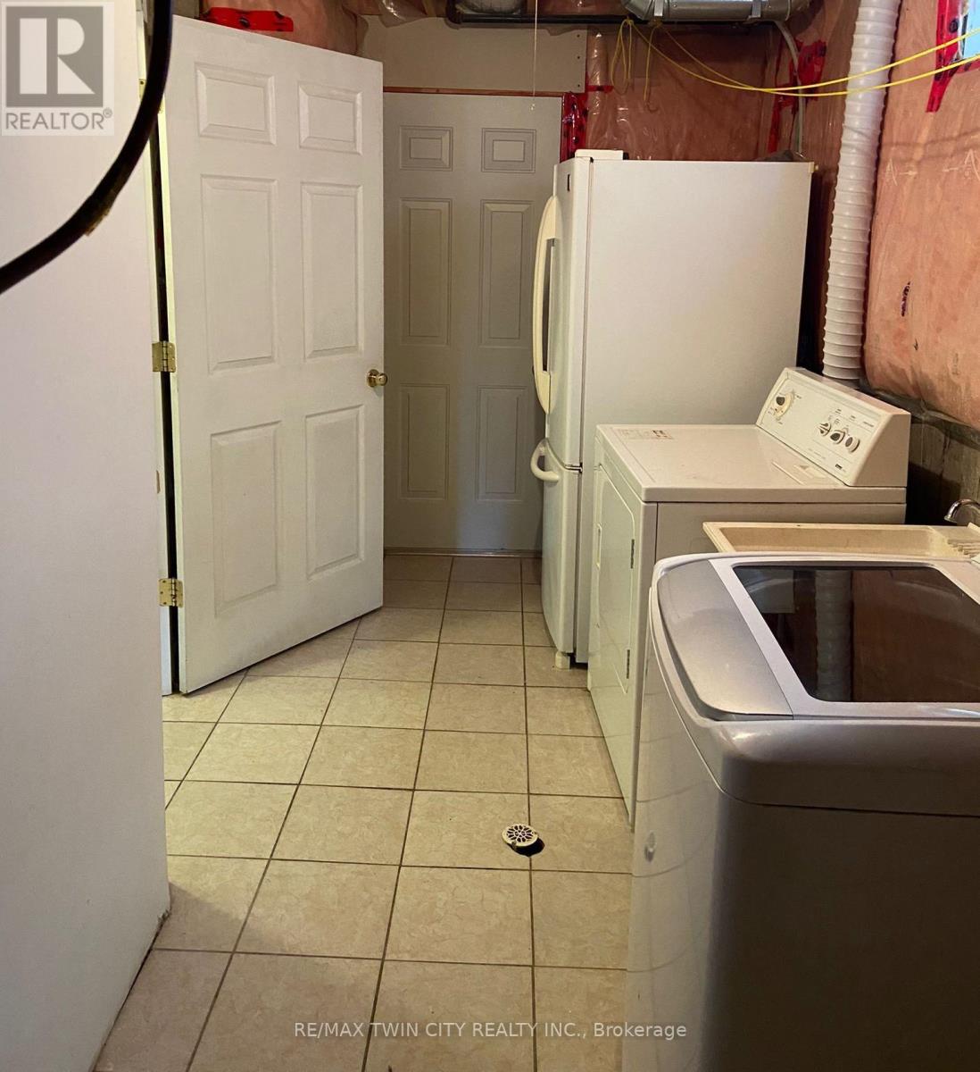 Upper - 490 Activa Avenue, Kitchener, Ontario  N2E 4C1 - Photo 7 - X13476908