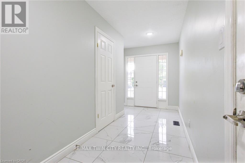 110 Commonwealth Street, Kitchener, Ontario  N2E 4K8 - Photo 4 - X13476920