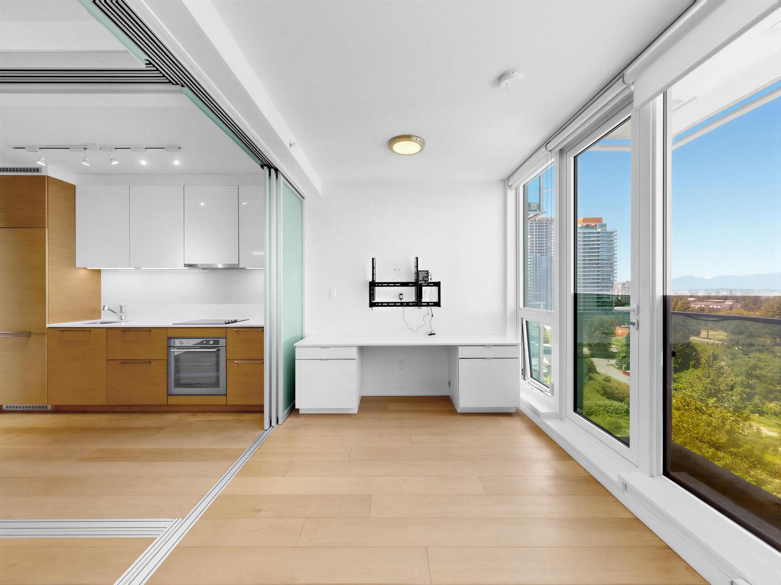 1208 13438 Central Avenue, Surrey, British Columbia  V3T 0N2 - Photo 4 - R3138524