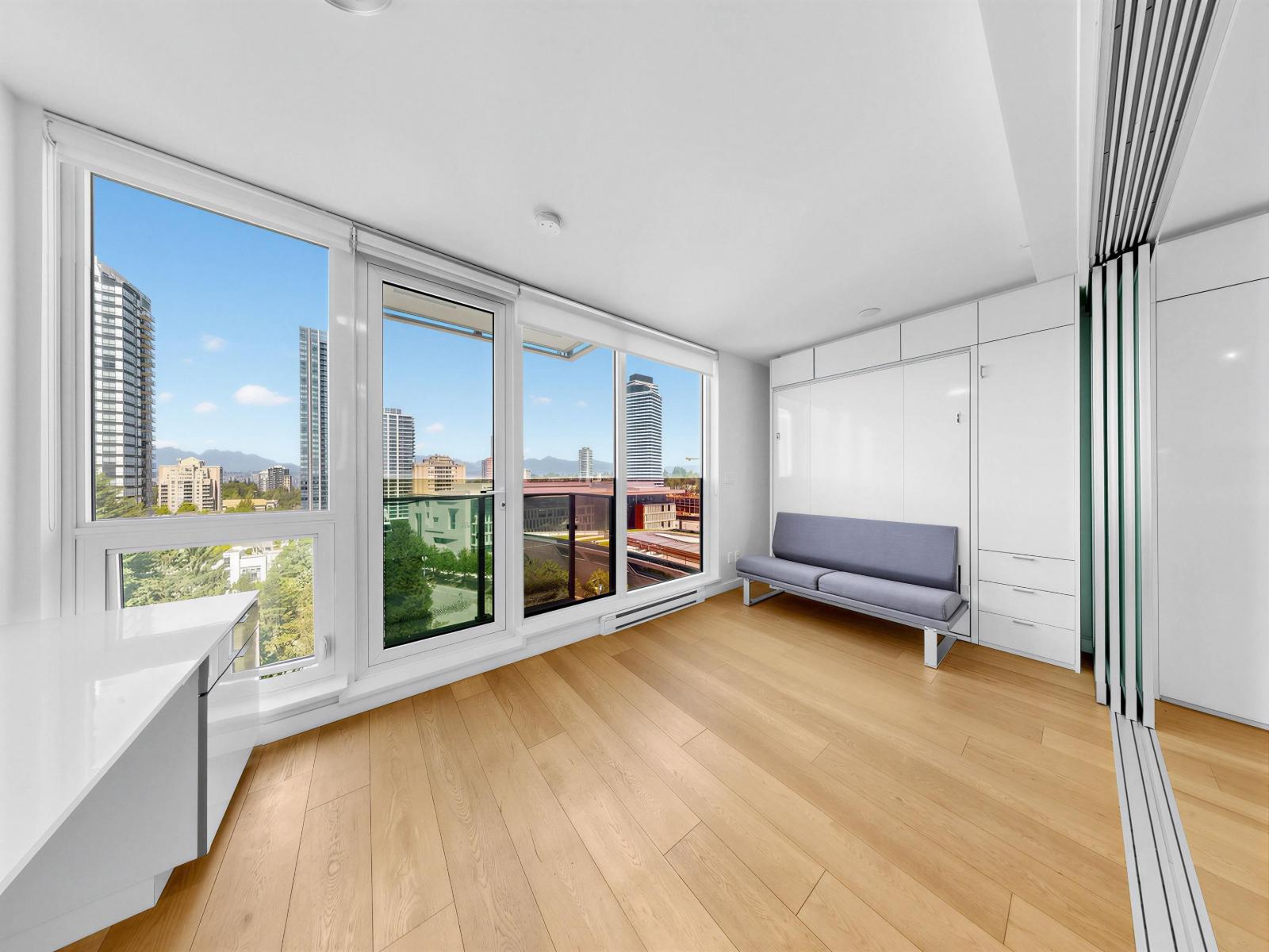 1208 13438 Central Avenue, Surrey, British Columbia  V3T 0N2 - Photo 2 - R3138524