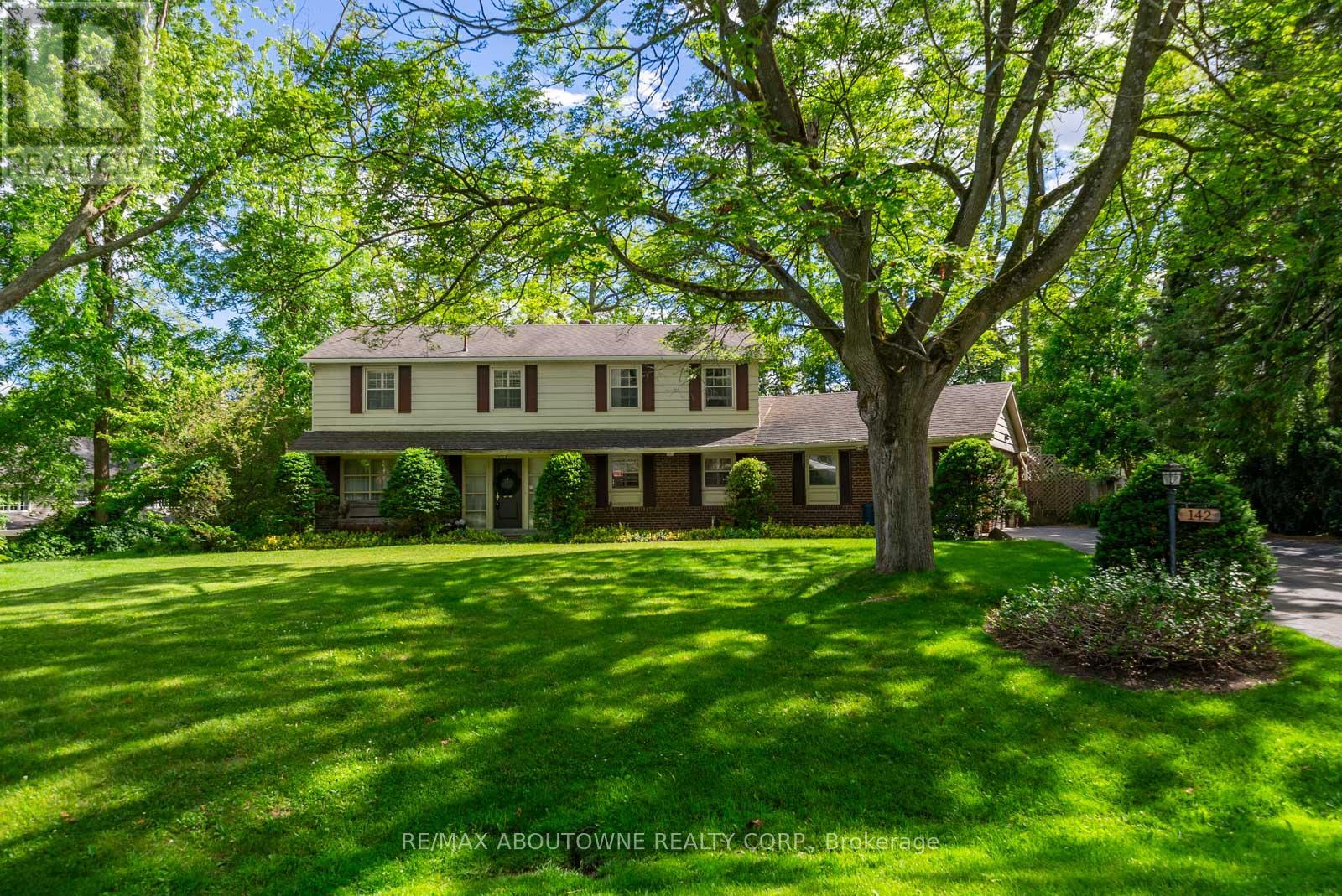 142 Abbey Court, Oakville, Ontario  L6J 4L1 - Photo 2 - W13477068