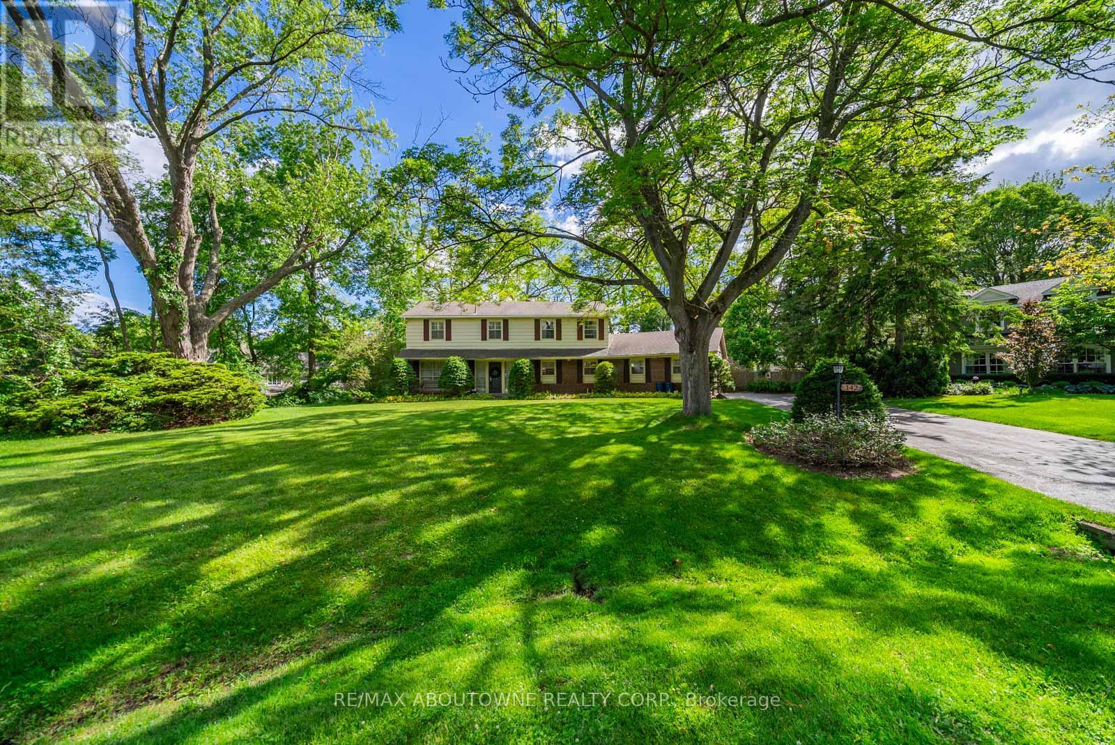 142 Abbey Court, Oakville, Ontario  L6J 4L1 - Photo 3 - W13477068