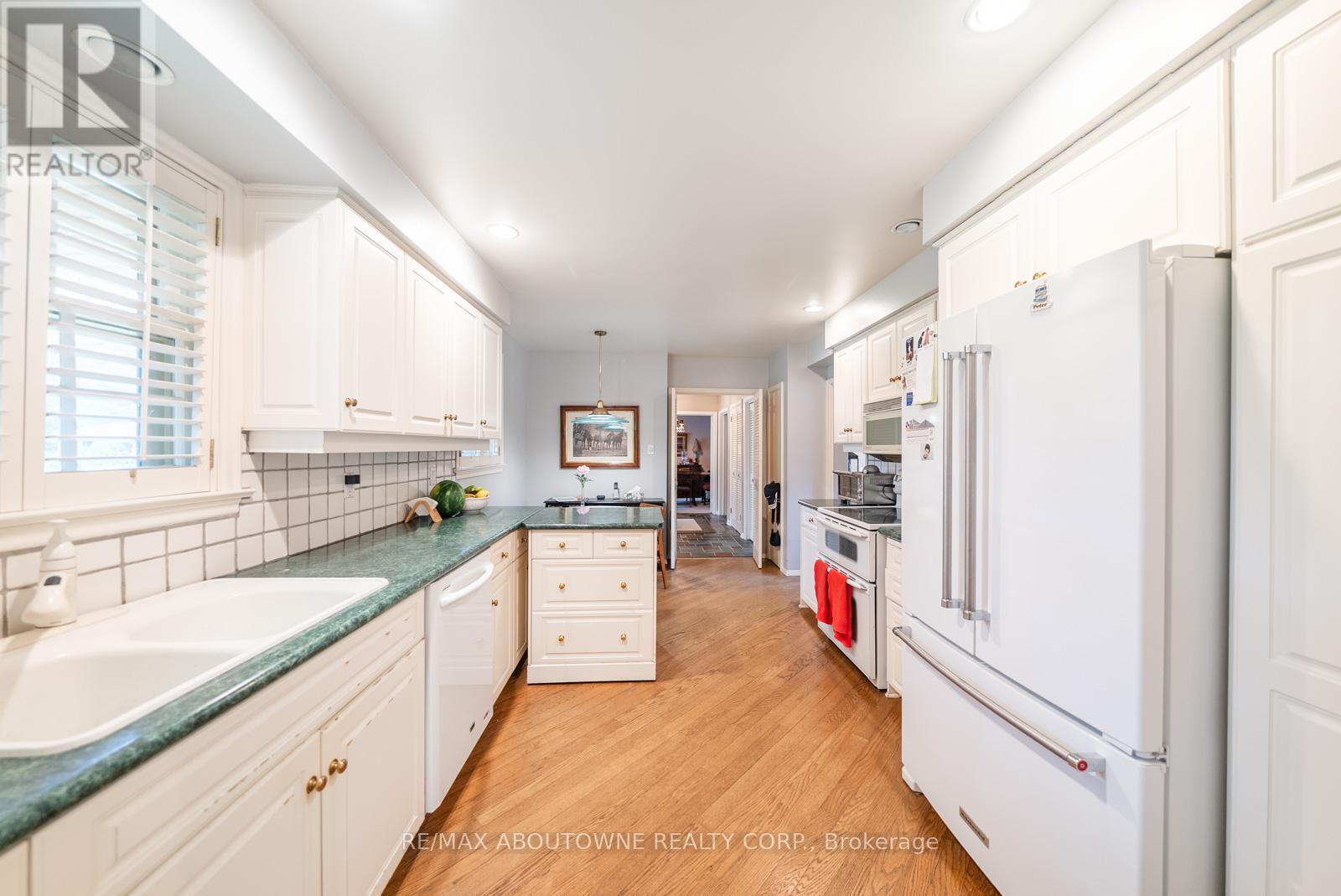 142 Abbey Court, Oakville, Ontario  L6J 4L1 - Photo 35 - W13477068
