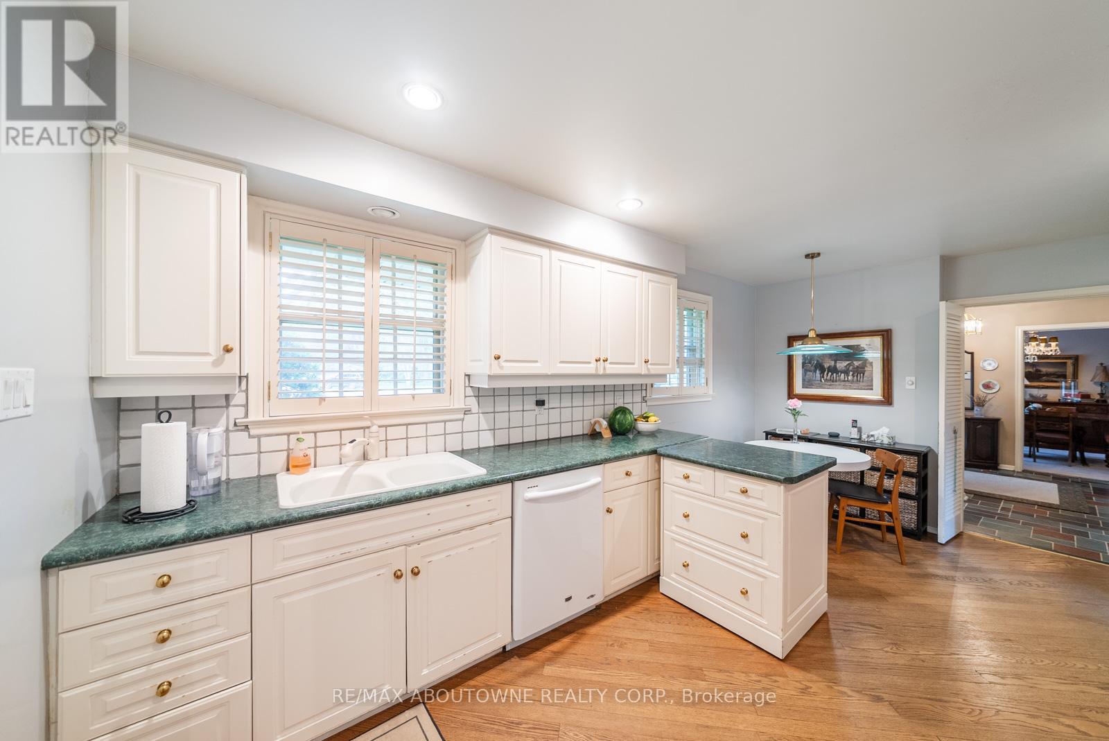 142 Abbey Court, Oakville, Ontario  L6J 4L1 - Photo 36 - W13477068