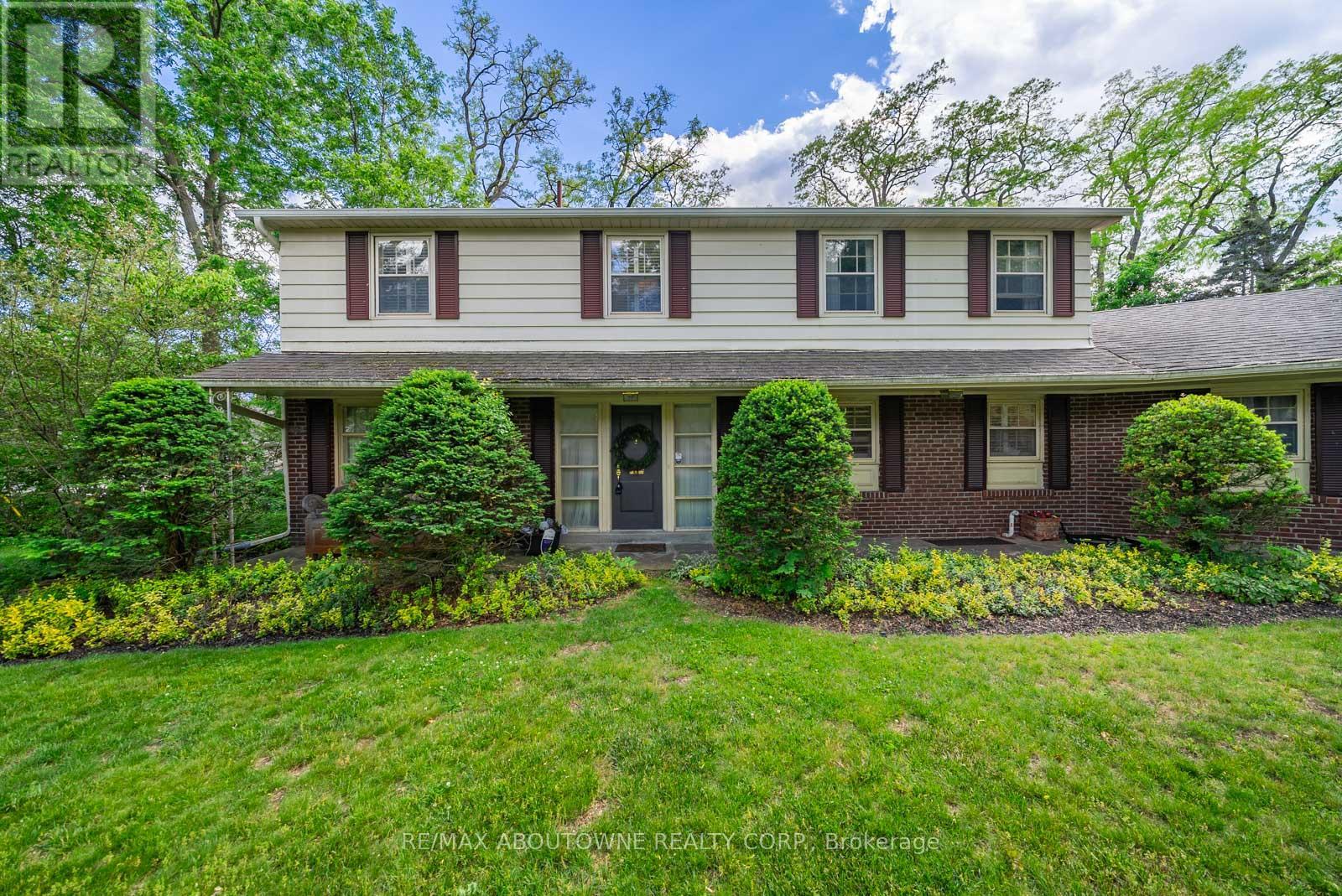 142 Abbey Court, Oakville, Ontario  L6J 4L1 - Photo 5 - W13477068