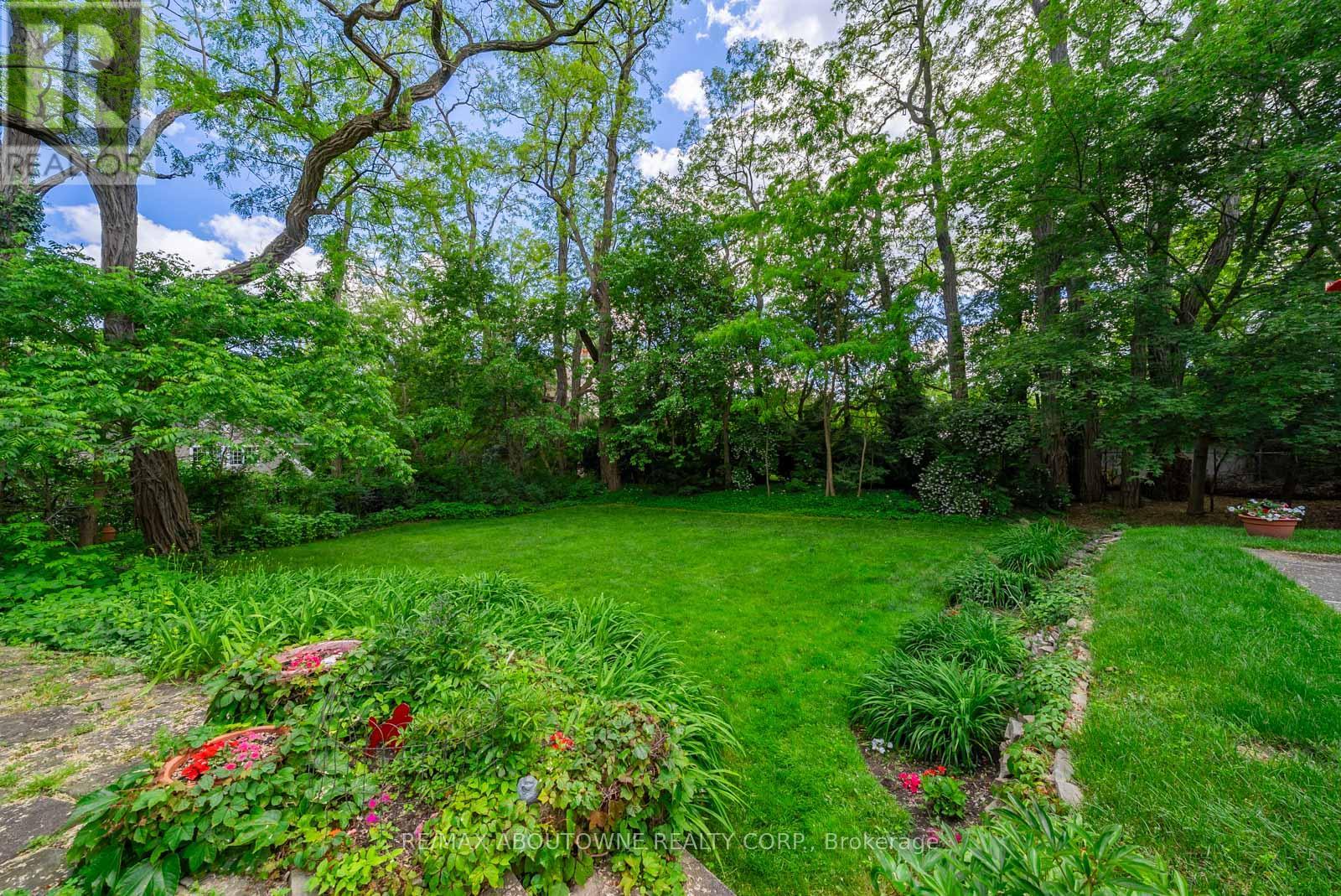 142 Abbey Court, Oakville, Ontario  L6J 4L1 - Photo 9 - W13477068