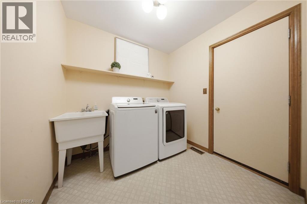22 Colonial Crescent, Brantford, Ontario  N3R 7M6 - Photo 24 - 40840969