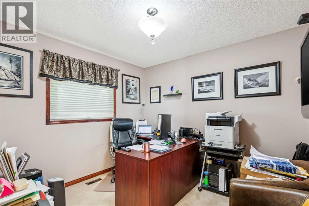 27 Valley Creek Bay NW, Calgary, Alberta  T3B 5V3 - Photo 36 - A2323276
