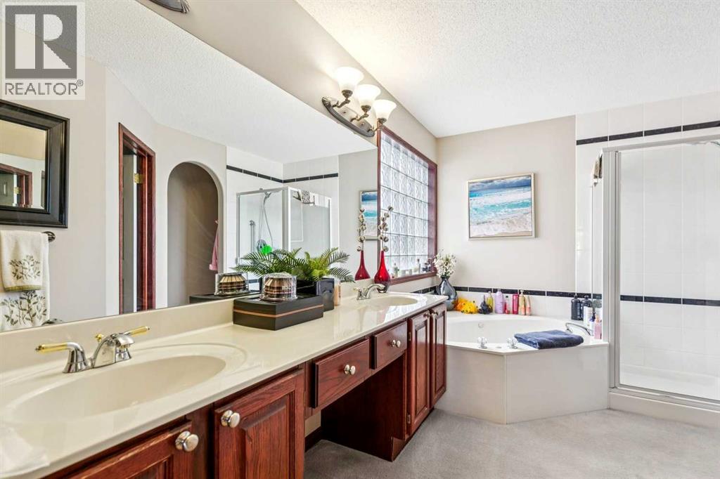 27 Valley Creek Bay NW, Calgary, Alberta  T3B 5V3 - Photo 21 - A2323276