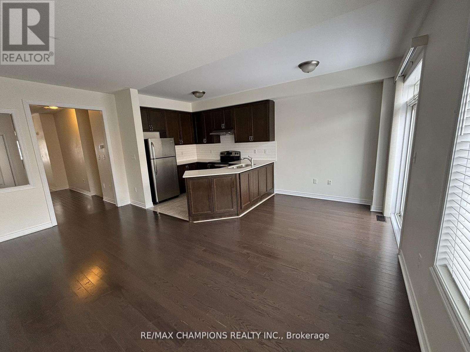 64 Pennycross Crescent, Brampton, Ontario  L7A 4M1 - Photo 4 - W13477082