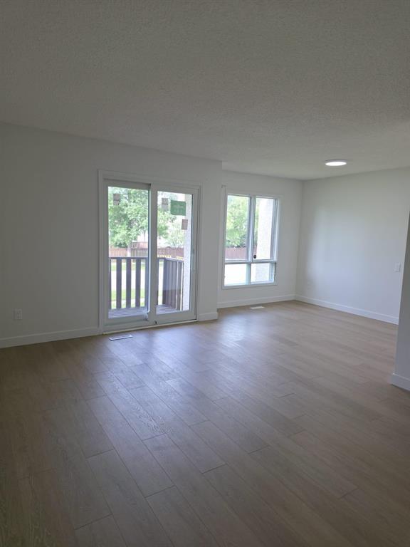 860 Templeton Avenue, Winnipeg, Manitoba  R2V 3S6 - Photo 2 - 202614637
