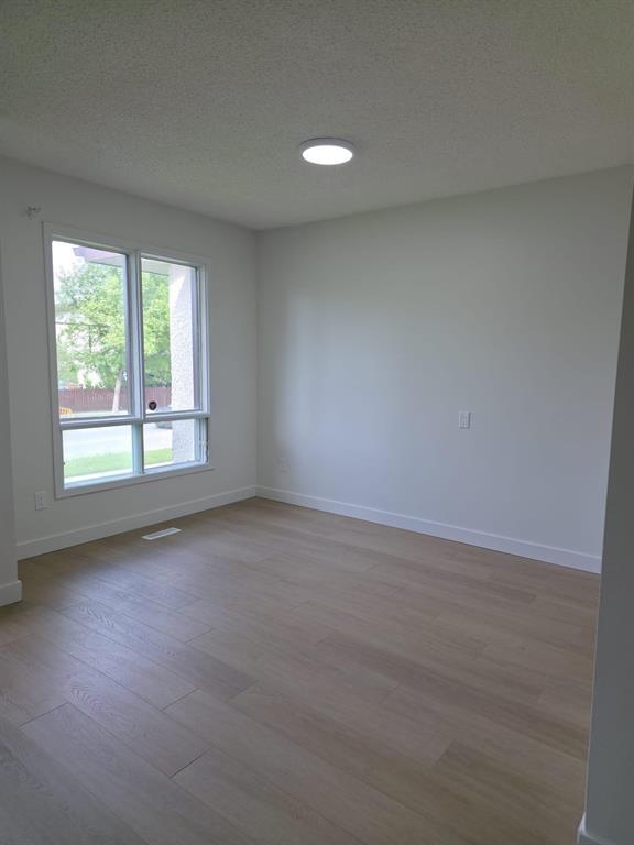 860 Templeton Avenue, Winnipeg, Manitoba  R2V 3S6 - Photo 3 - 202614637