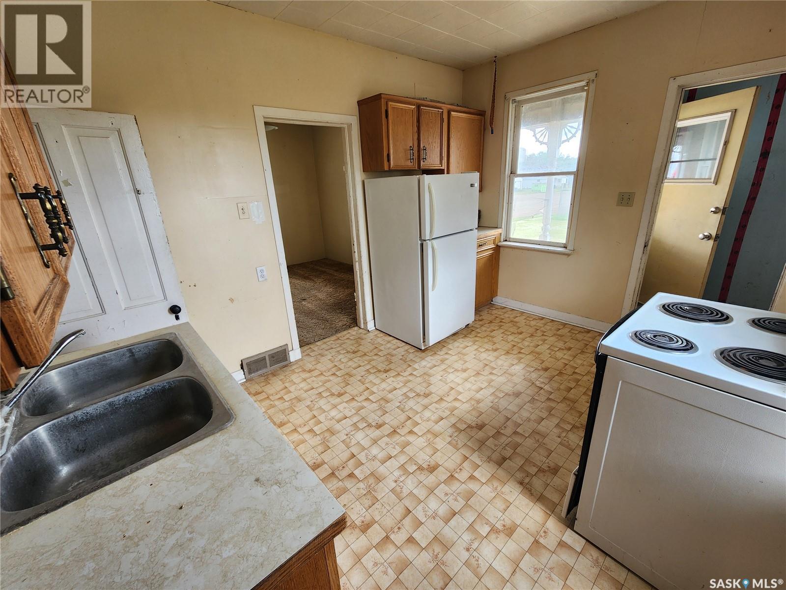 315 3rd Street, Frobisher, Saskatchewan  S0C 0Y0 - Photo 4 - SK040333