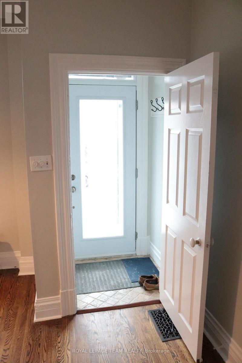 35 Ivy Crescent, Ottawa, Ontario K1M 1Y1 - Photo 2 - X13477120
