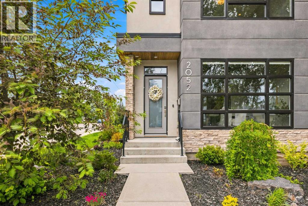2052 46 Avenue Sw, Calgary, Alberta  T2T 2R9 - Photo 3 - A2321974