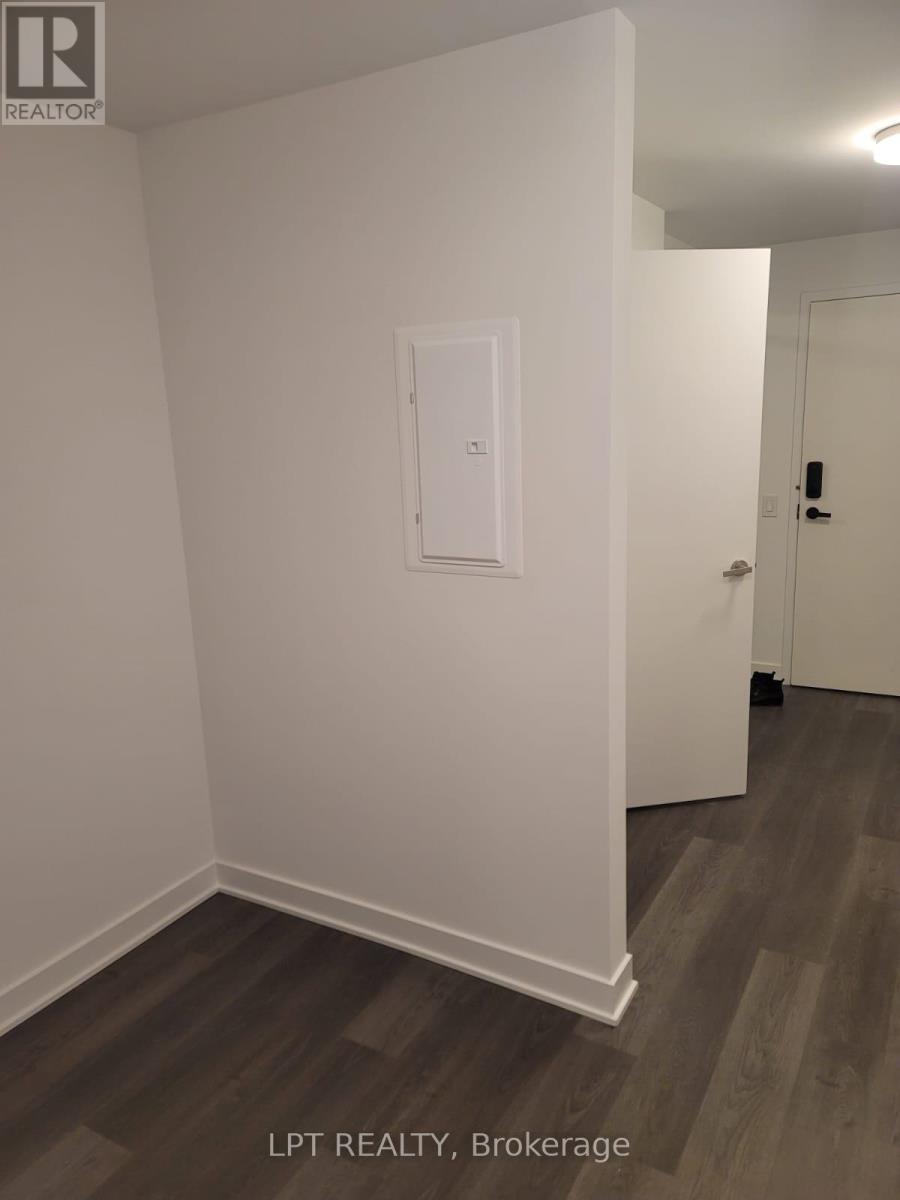 220 - 3900 Confederation Parkway, Mississauga, Ontario L5B 0M3 - Photo 5 - W13477106