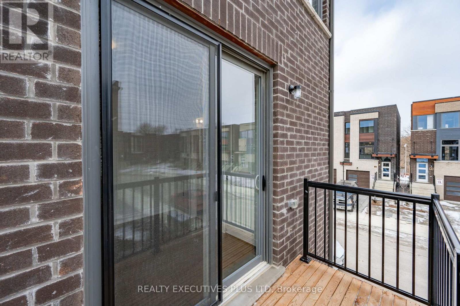 Main - 23 Blackstone Street, Toronto, Ontario M6L 0A5 - Photo 11 - W13477110