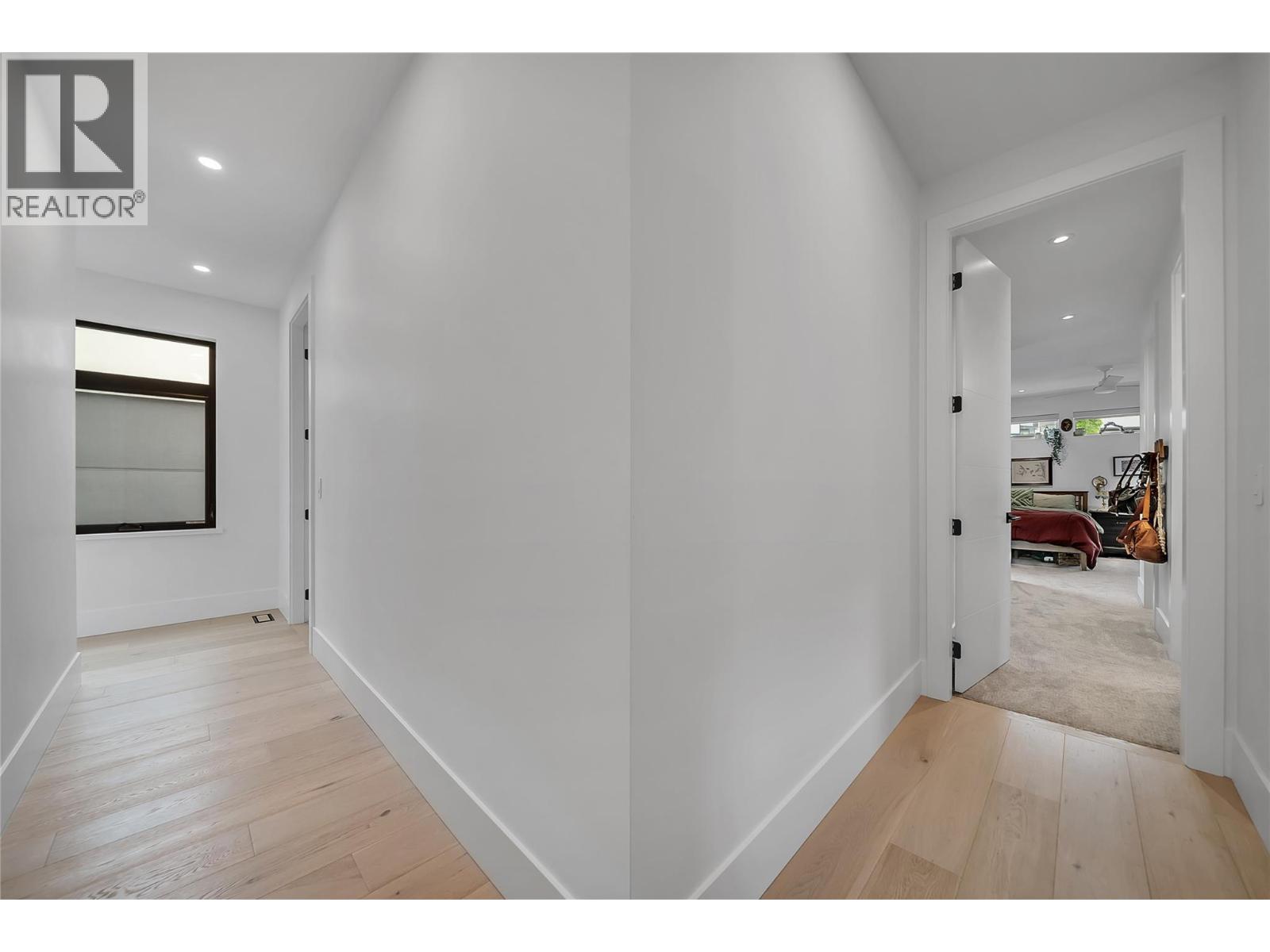 5725 Mountainside Drive, Kelowna, British Columbia  V1W 5L6 - Photo 46 - 10389760