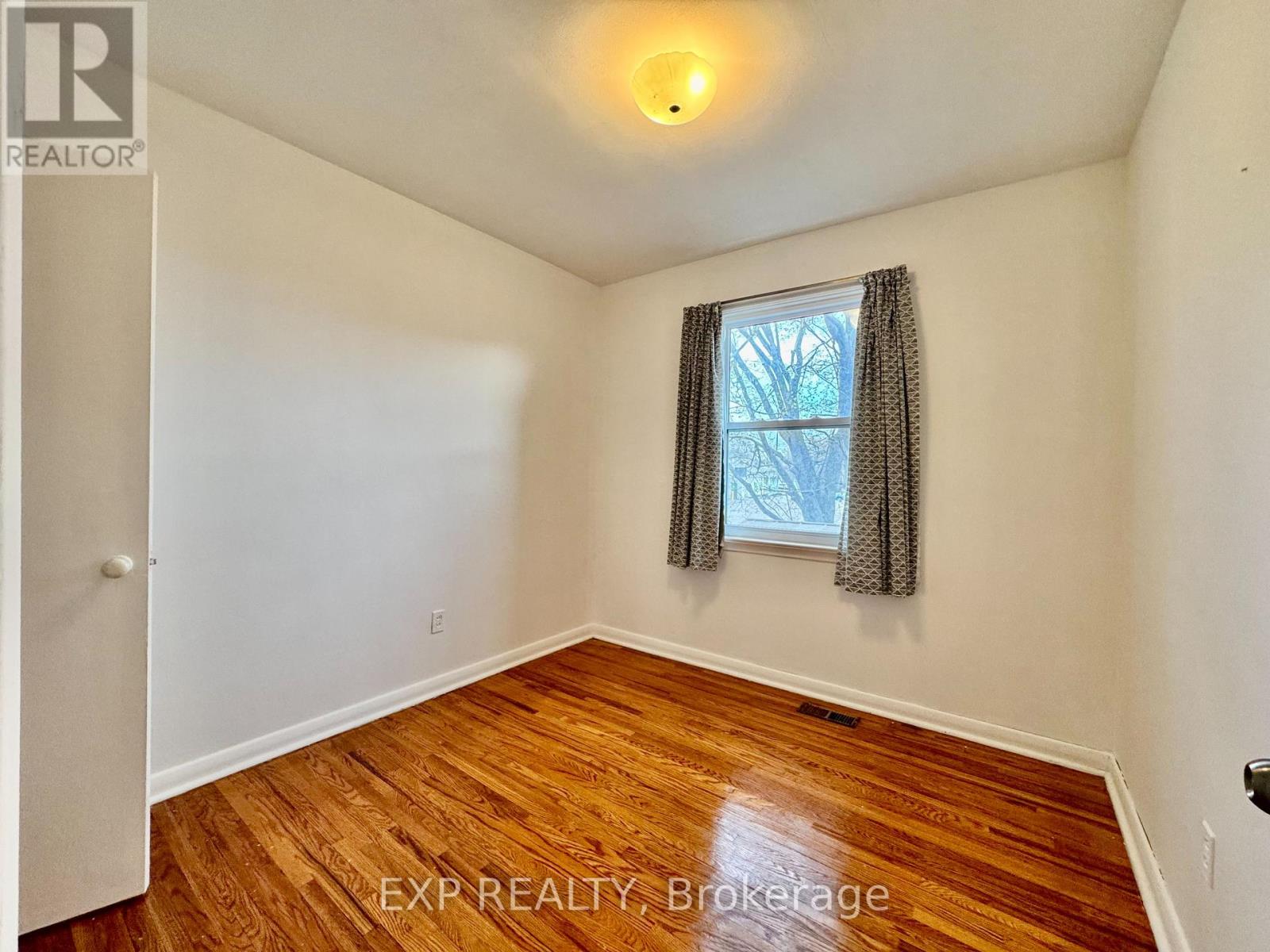 29 Bayview Parkway, Newmarket, Ontario  L3Y 3W2 - Photo 3 - N13477152