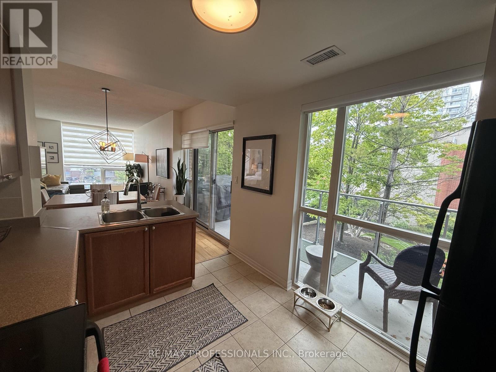 216 - 80 Port Street E, Mississauga, Ontario  L5G 4V6 - Photo 6 - W13477130