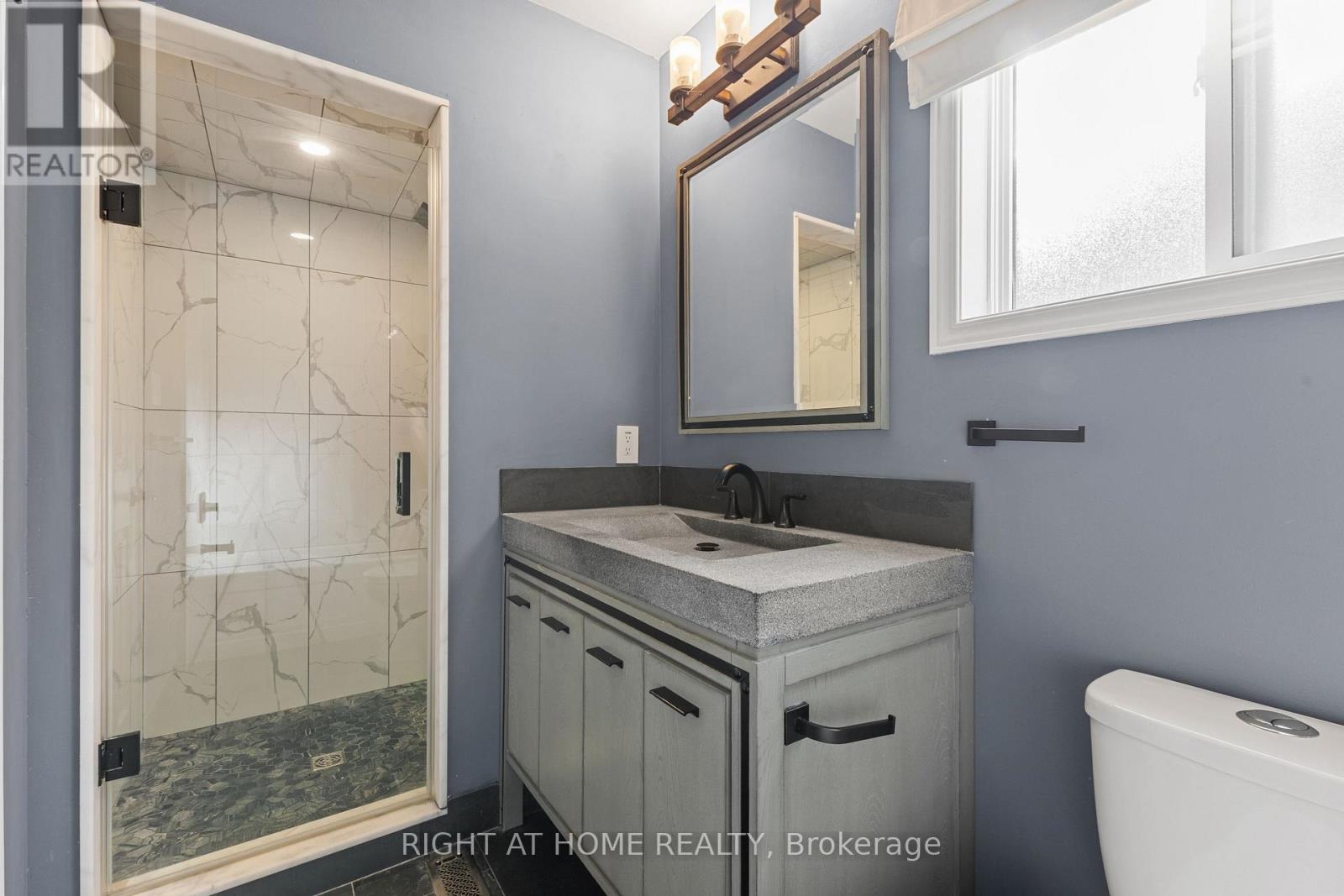 1811 Creek Way, Burlington, Ontario  L7L 6R1 - Photo 19 - W13477134