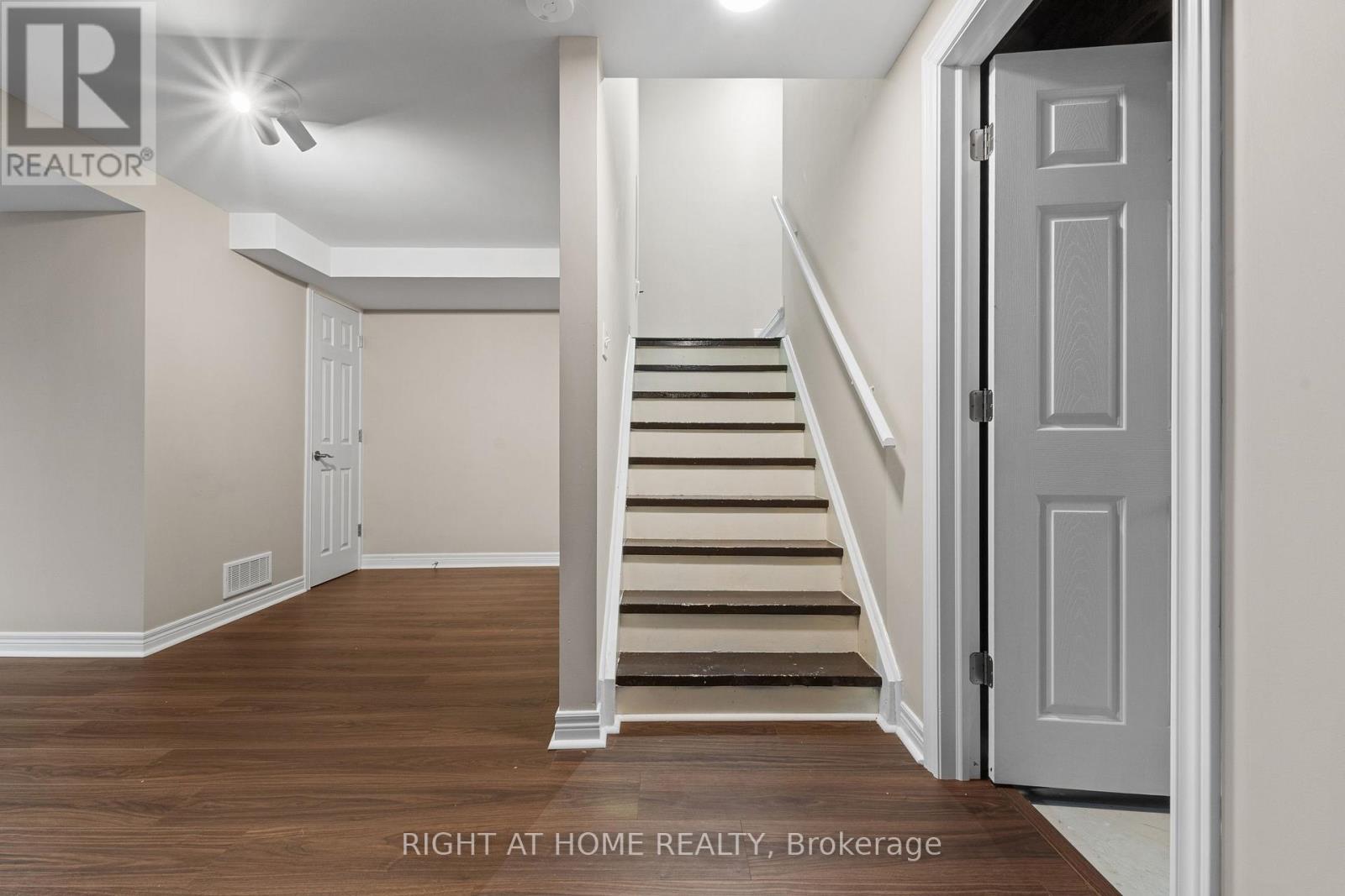 1811 Creek Way, Burlington, Ontario  L7L 6R1 - Photo 20 - W13477134
