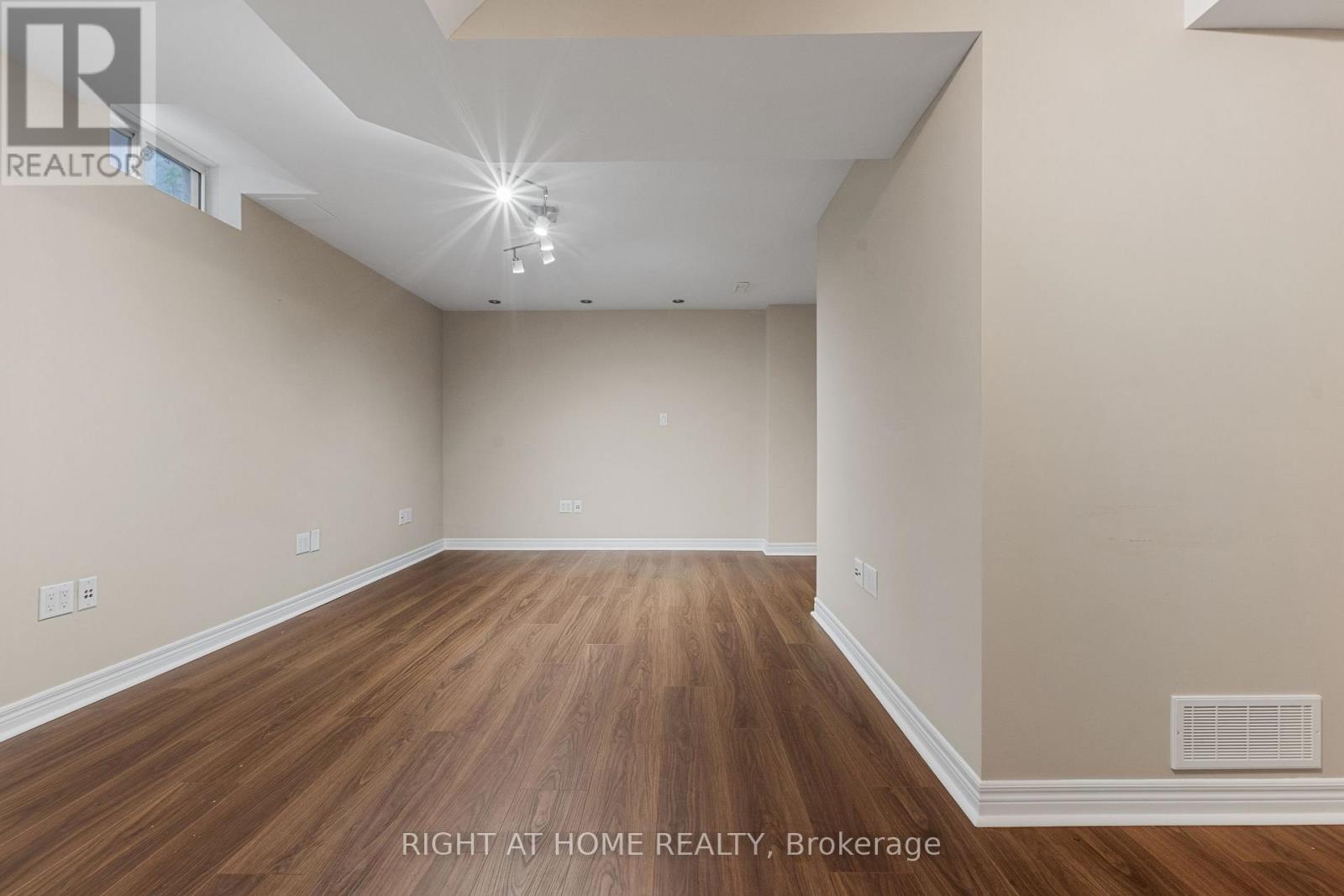 1811 Creek Way, Burlington, Ontario  L7L 6R1 - Photo 21 - W13477134