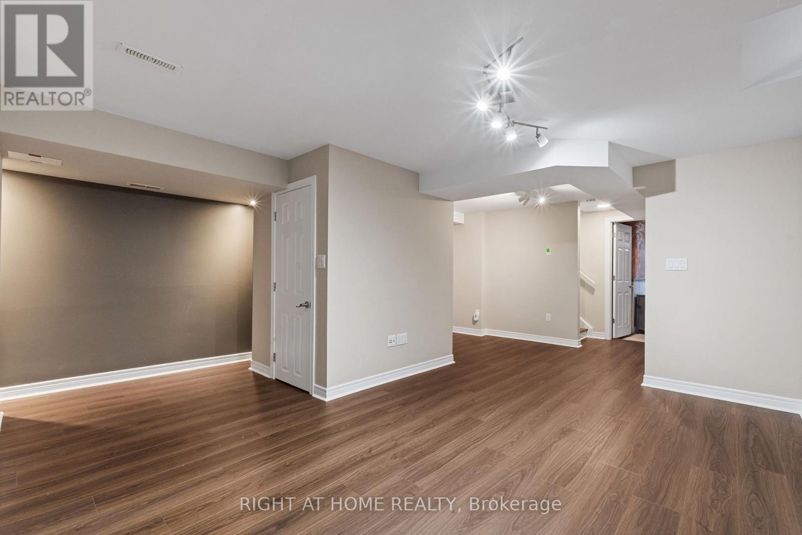 1811 Creek Way, Burlington, Ontario  L7L 6R1 - Photo 24 - W13477134