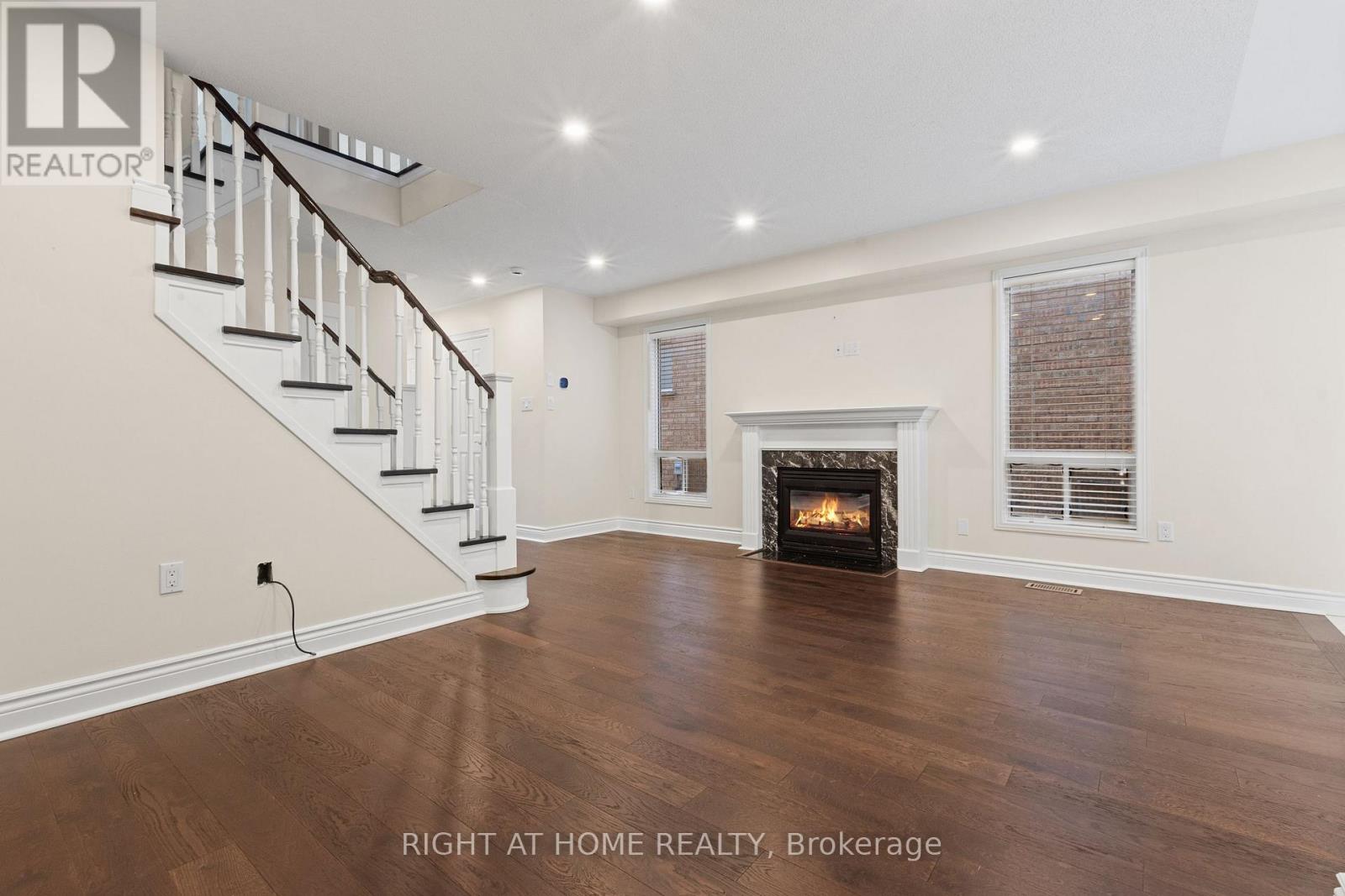 1811 Creek Way, Burlington, Ontario  L7L 6R1 - Photo 7 - W13477134